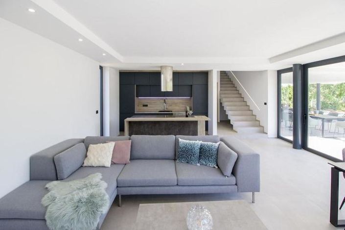 Image No.5-4 Bed Property for sale