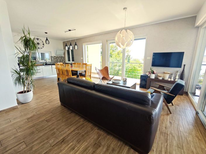 Image No.13-4 Bed Property for sale