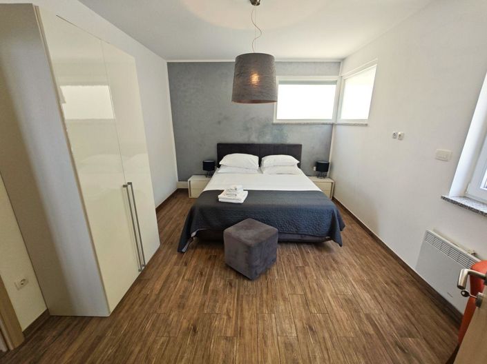 Image No.18-4 Bed Property for sale