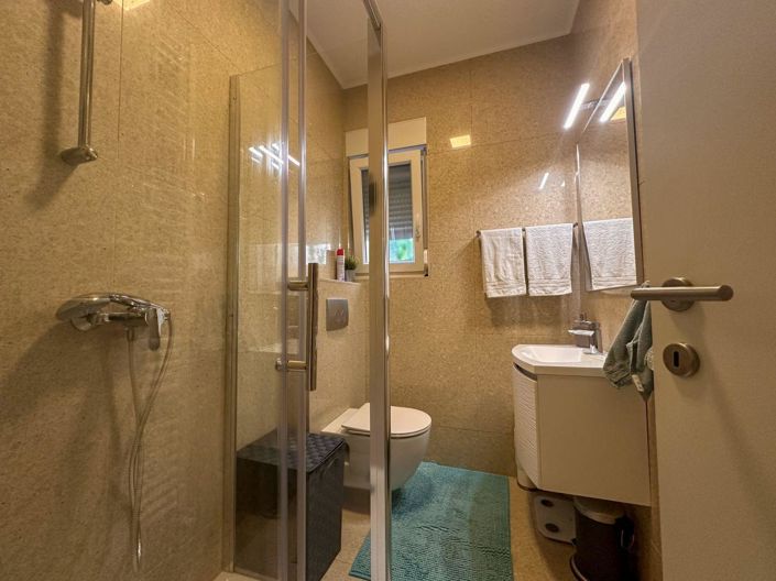 Image No.10-9 Bed Property for sale