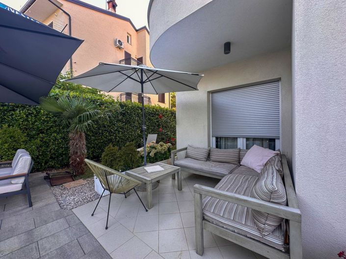 Image No.11-9 Bed Property for sale