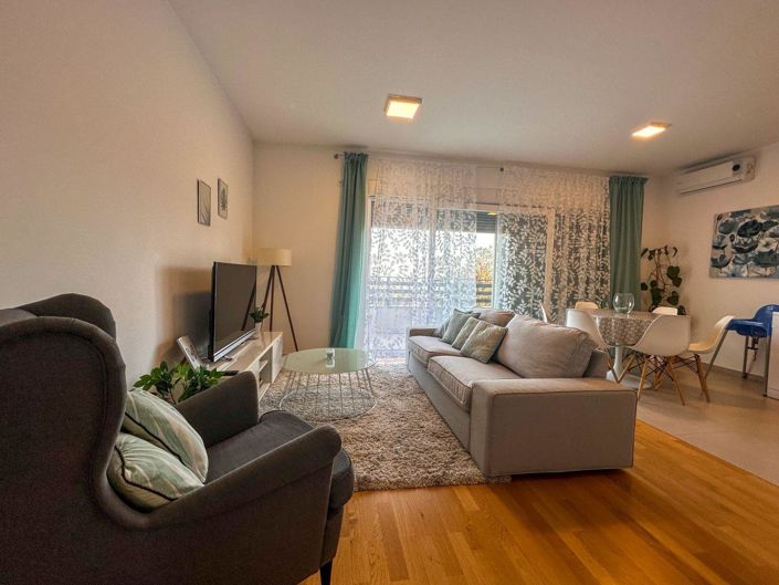 Image No.14-9 Bed Property for sale