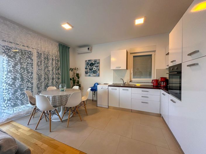 Image No.15-9 Bed Property for sale