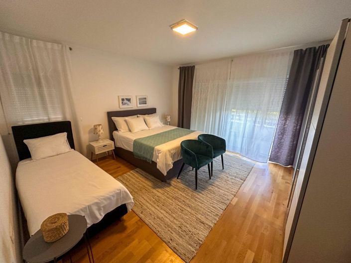 Image No.18-9 Bed Property for sale