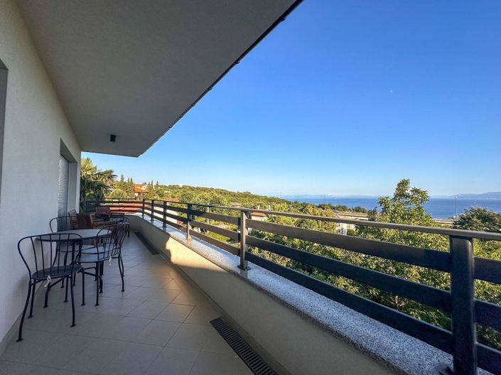 Image No.2-9 Bed Property for sale