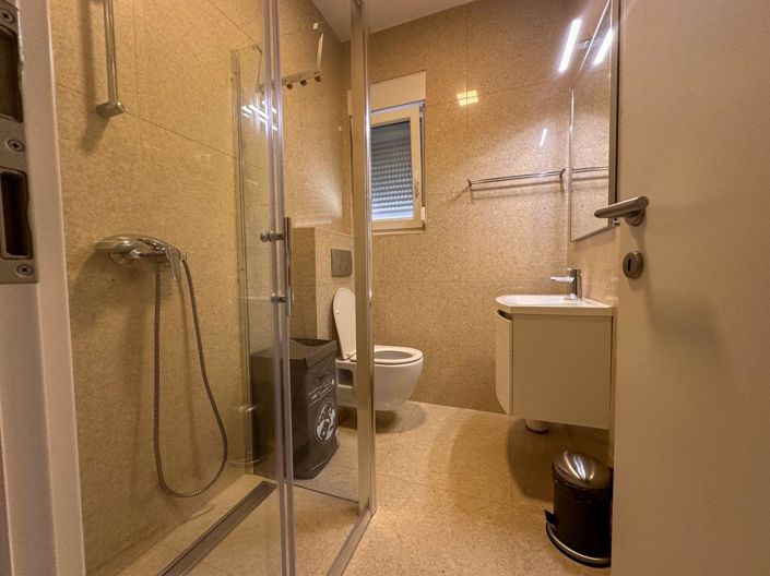 Image No.25-9 Bed Property for sale