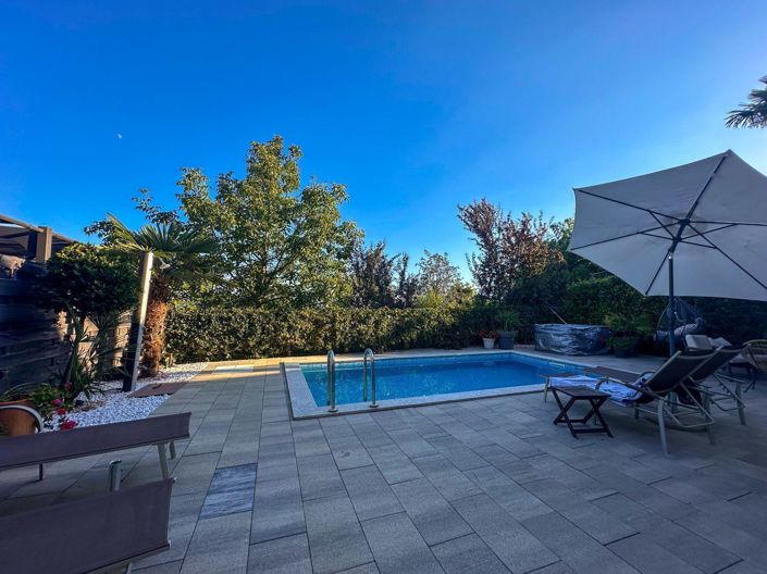 Image No.3-9 Bed Property for sale