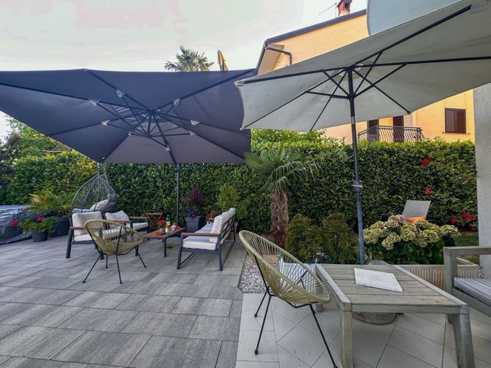 Image No.5-9 Bed Property for sale