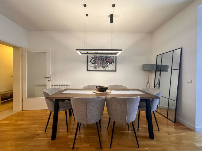 Image No.6-9 Bed Property for sale