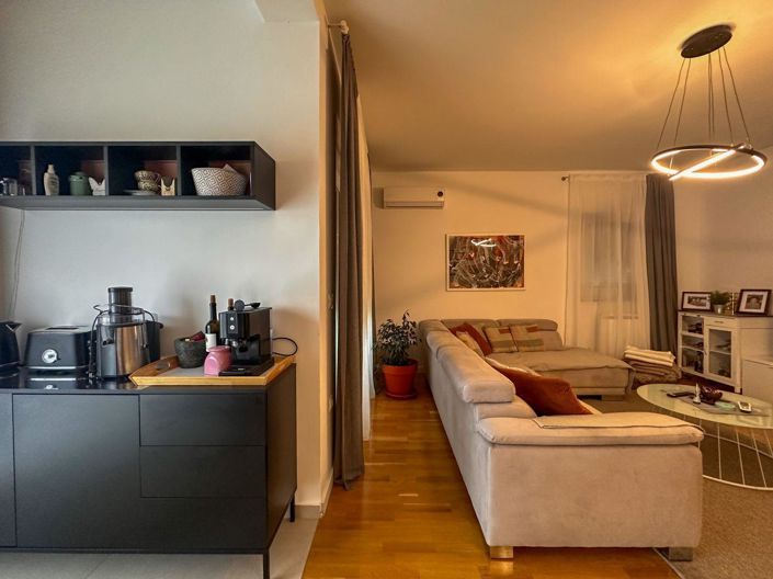 Image No.7-9 Bed Property for sale