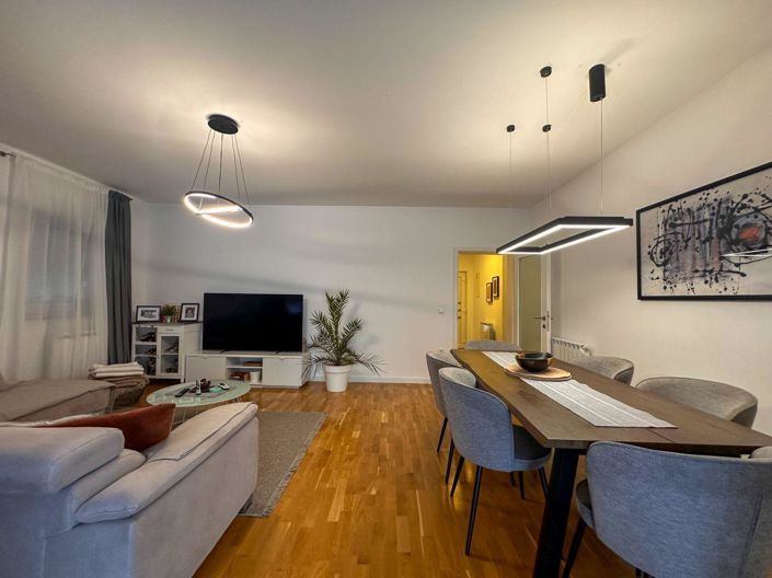 Image No.8-9 Bed Property for sale