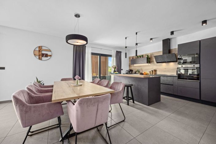 Image No.14-4 Bed Property for sale