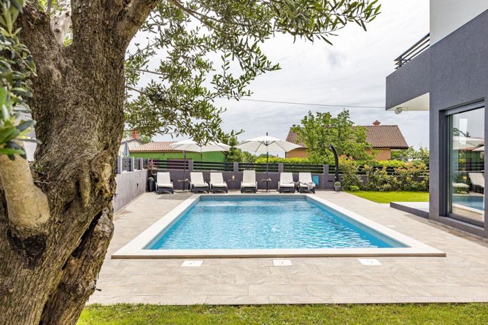 Image No.4-4 Bed Property for sale