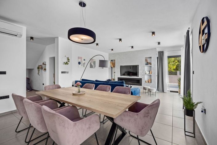 Image No.9-4 Bed Property for sale