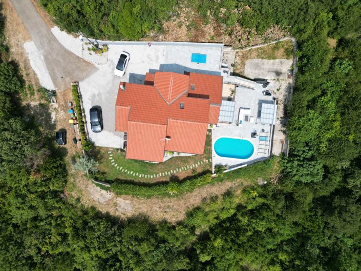 Image No.19-4 Bed Property for sale