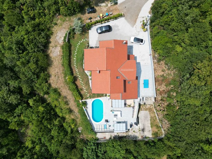 Image No.20-4 Bed Property for sale