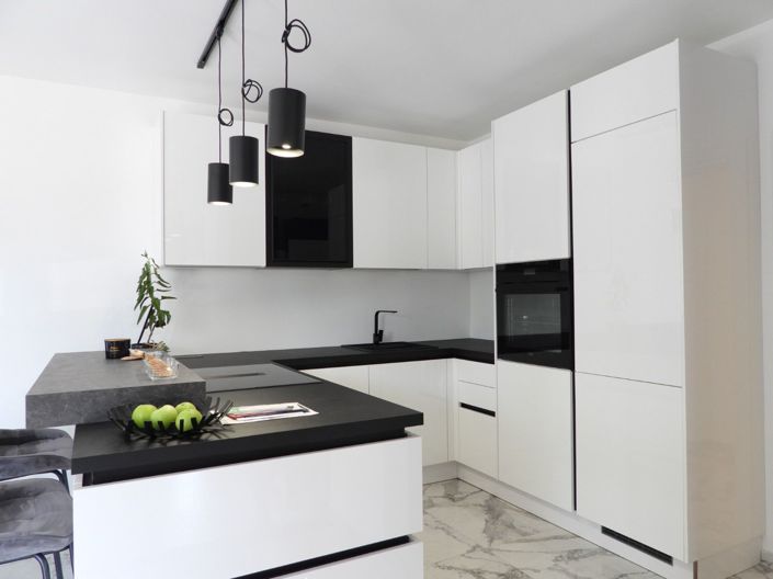 Image No.24-4 Bed Property for sale