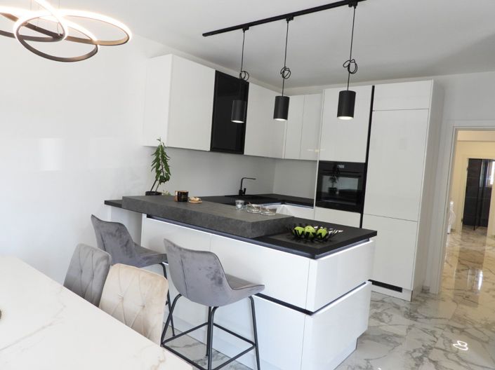 Image No.25-4 Bed Property for sale