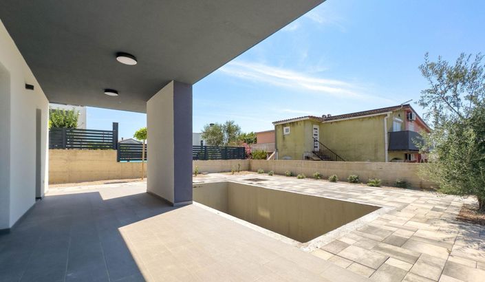 Image No.10-3 Bed Property for sale