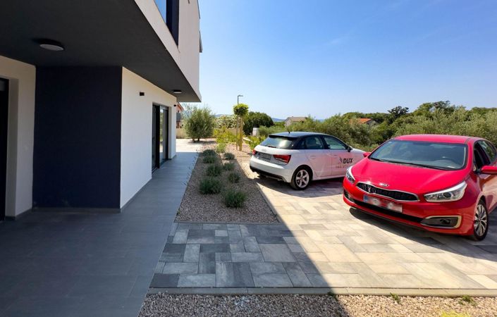 Image No.12-3 Bed Property for sale