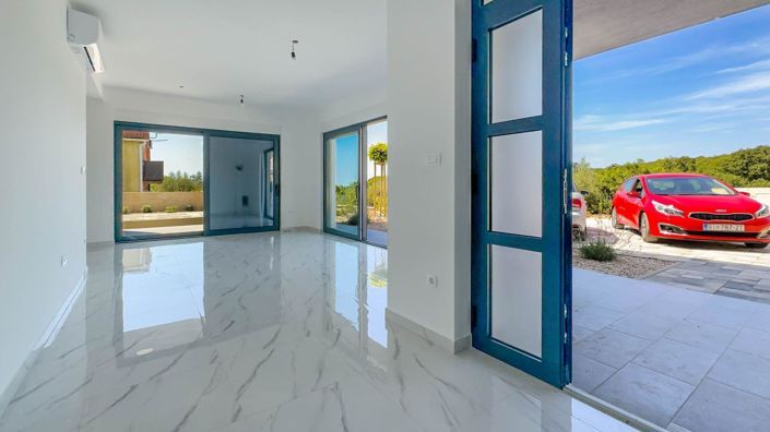 Image No.13-3 Bed Property for sale