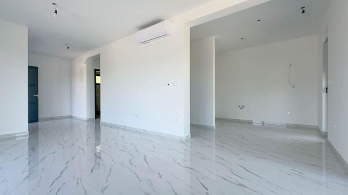 Image No.15-3 Bed Property for sale