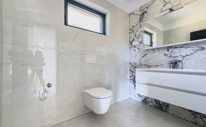 Image No.19-3 Bed Property for sale