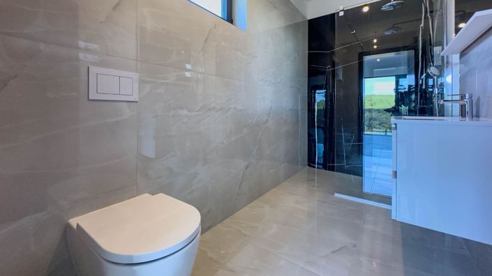 Image No.23-3 Bed Property for sale