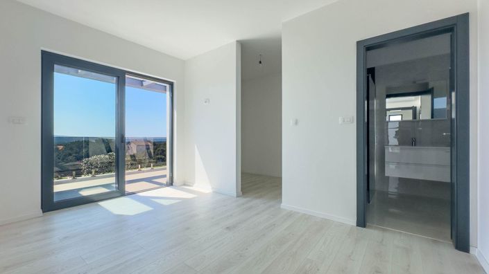 Image No.25-3 Bed Property for sale