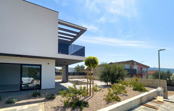 Image No.6-3 Bed Property for sale