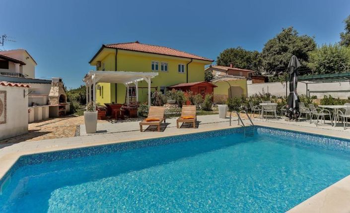Image No.1-6 Bed Property for sale