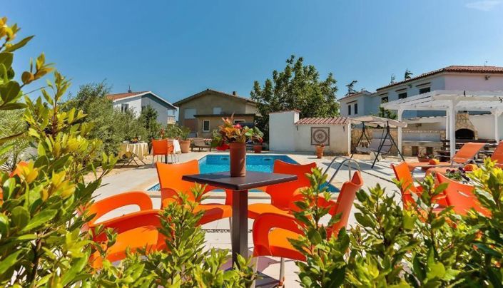 Image No.8-6 Bed Property for sale