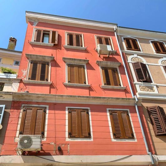 Image No.1-6 Bed Property for sale