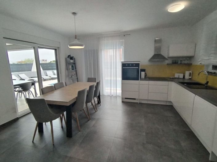 Image No.10-3 Bed Property for sale