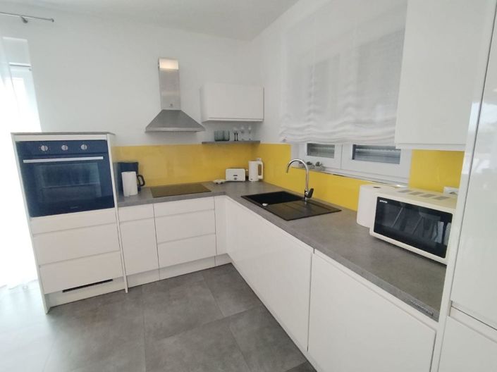 Image No.8-3 Bed Property for sale