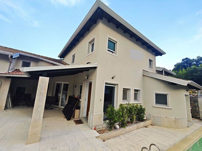 Image No.1-6 Bed Property for sale