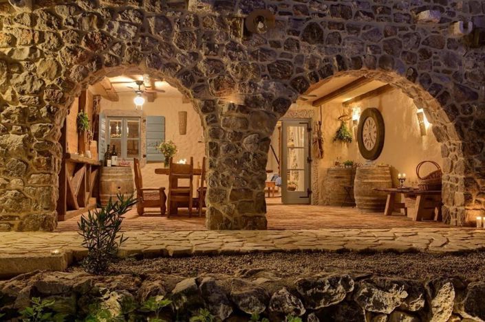 Image No.10-4 Bed Property for sale