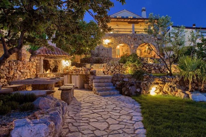 Image No.11-4 Bed Property for sale