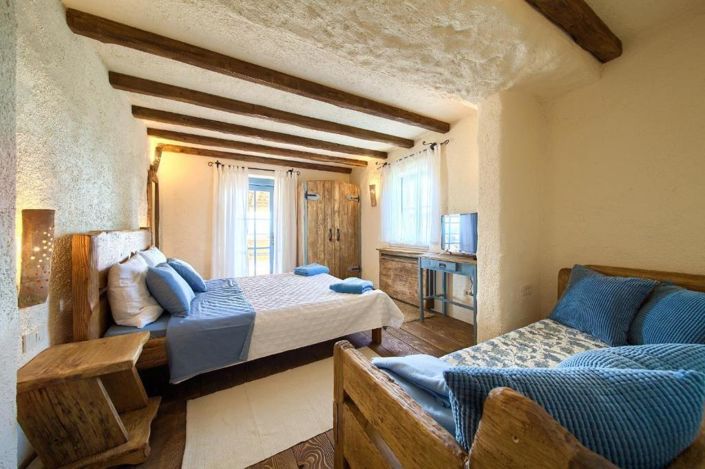 Image No.16-4 Bed Property for sale