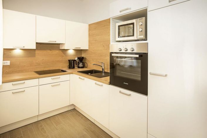 Image No.10-9 Bed Property for sale