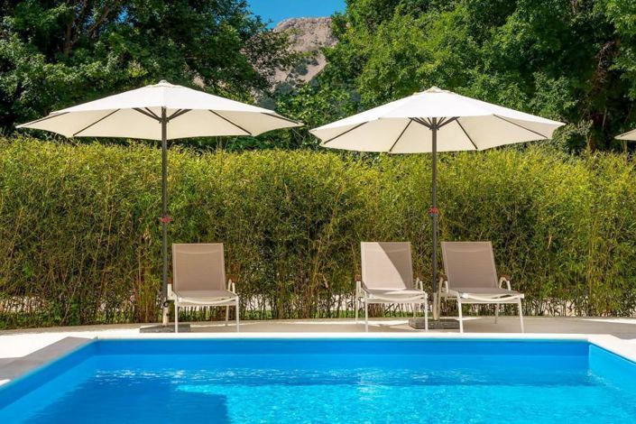 Image No.3-9 Bed Property for sale