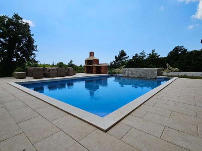 Image No.4-3 Bed Property for sale