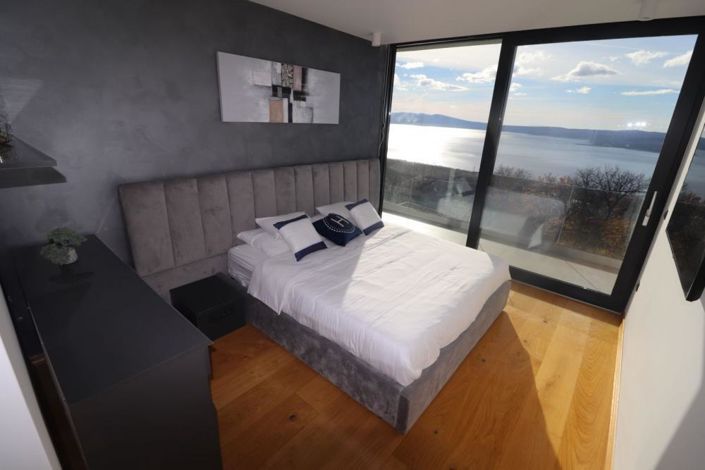 Image No.24-4 Bed Property for sale