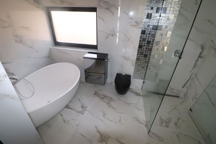 Image No.25-4 Bed Property for sale