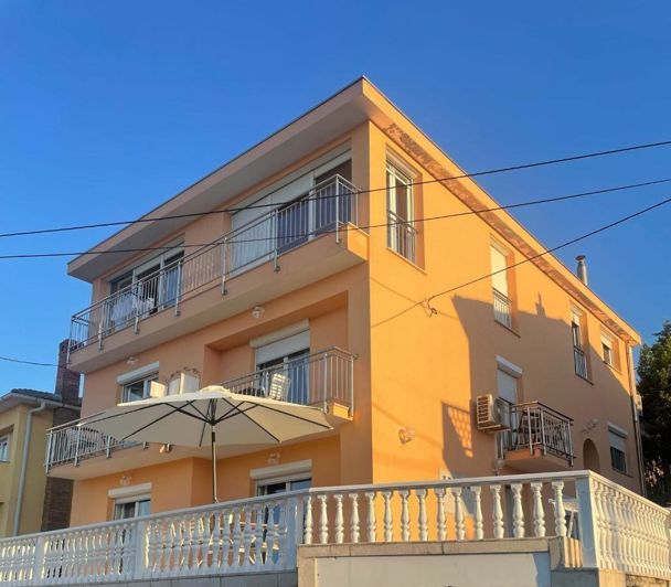 Image No.1-9 Bed Property for sale