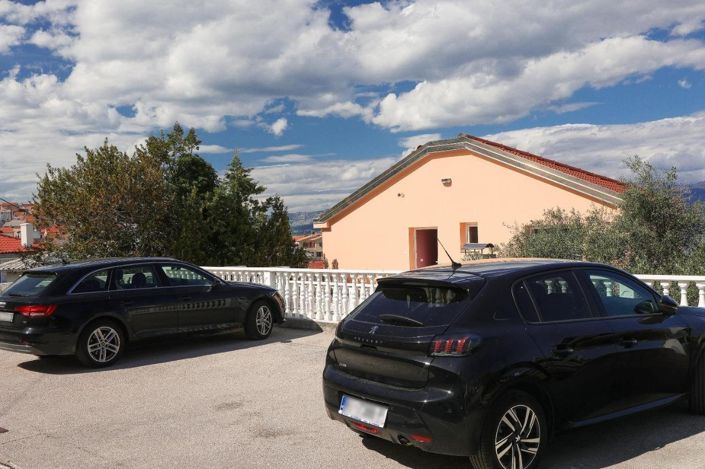 Image No.10-9 Bed Property for sale