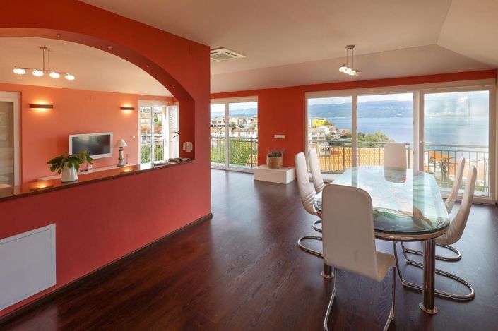 Image No.12-9 Bed Property for sale