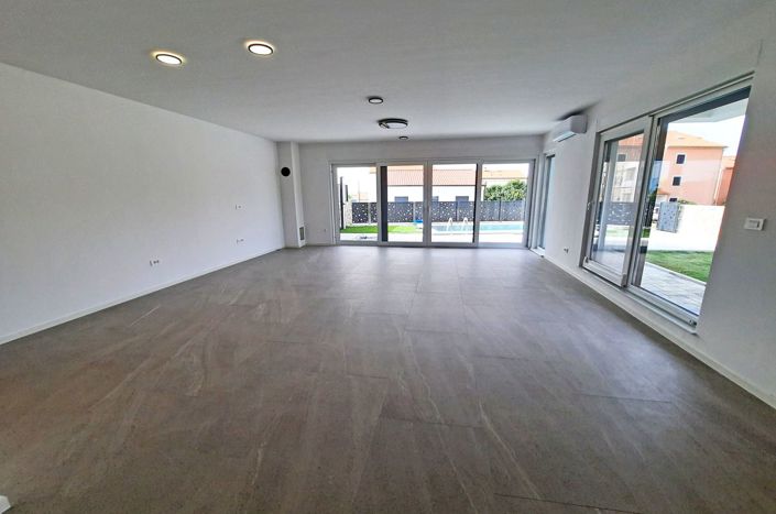 Image No.20-3 Bed Property for sale