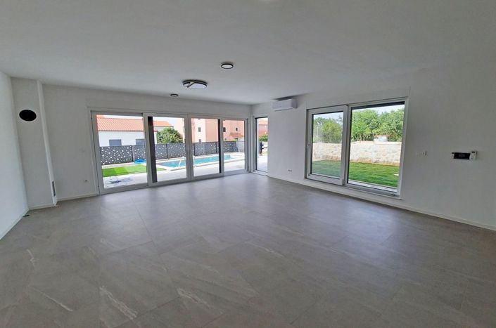 Image No.4-3 Bed Property for sale