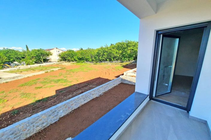 Image No.9-3 Bed Property for sale